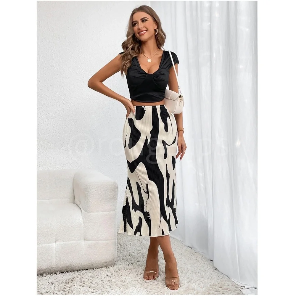 Pleated Black on Off White Midi Skirt Graphic Print - Picture 6 of 9